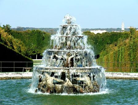 Fountain (production still), Lizzie Hughes